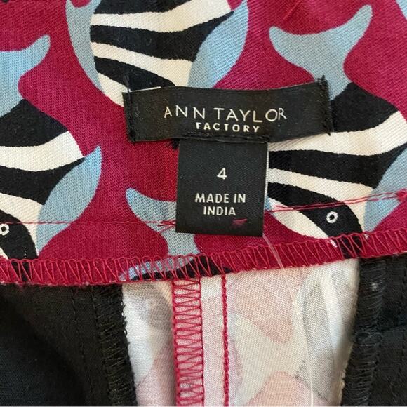 Ann Taylor Chino Purple Fish Signature 5” Inseam Shorts Size 4 Women - Picture 5 of 12